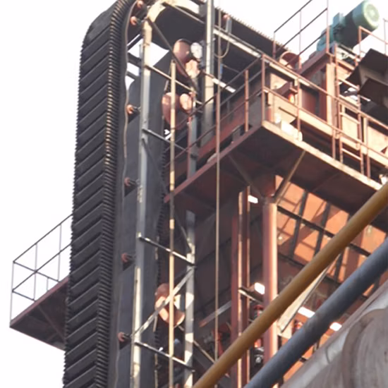 Trasportatore a nastro con parete laterale inclinata in gomma, acciaio al carbonio resistente al fuoco di alta qualità