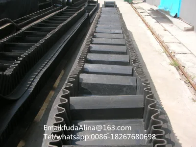 Nastro trasportatore in gomma ondulata con pareti laterali a basso prezzo di alta qualità e macchina per la movimentazione dei materiali prodotta in Cina